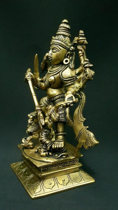 Statue La belle Durga Mahishasuramardini